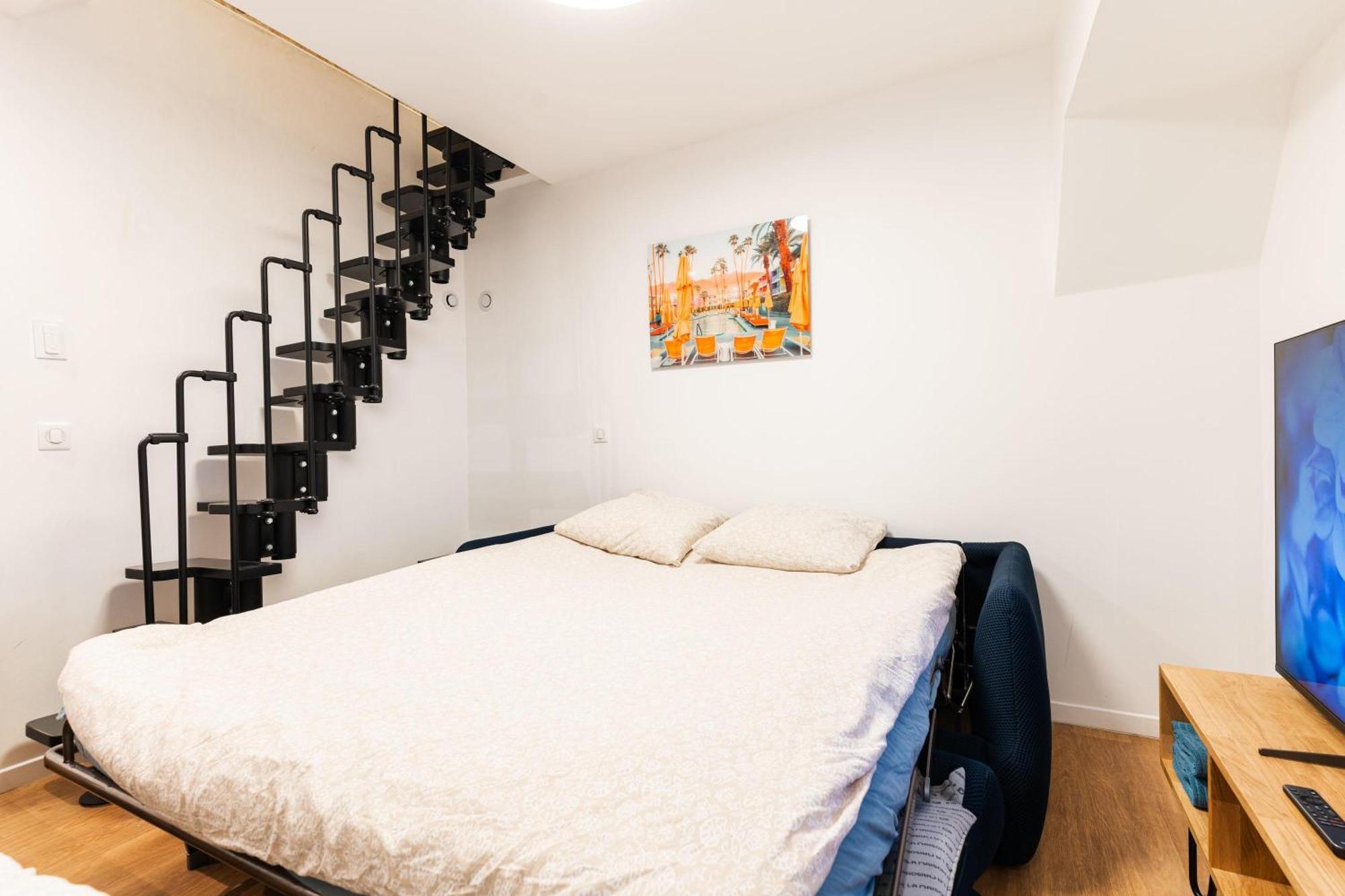 Loft 4 Bedroom Montmartre Pigalle Ac By Lcc Agency Paris Exteriör bild